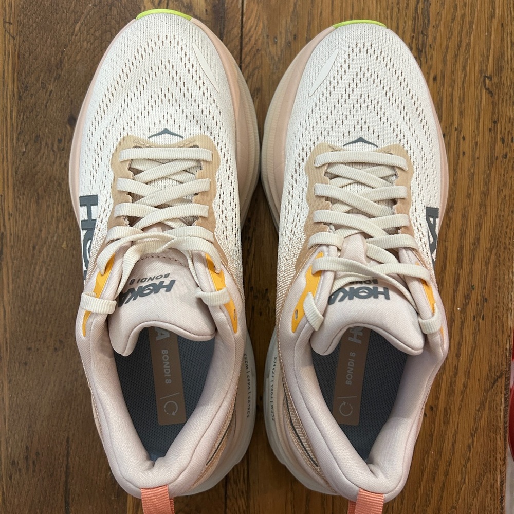 Hoka Bondi Size 7 Women’s excellent condition! Orange cream - Picture 2 of 4